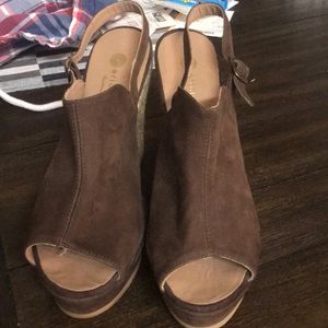 Eric Michael Suede Wedges (9)